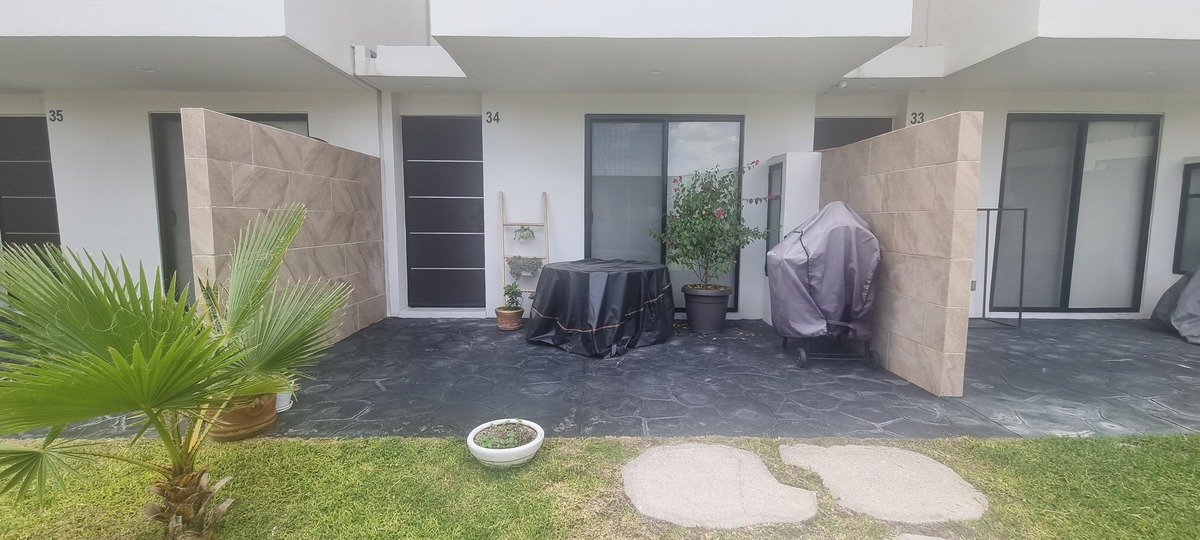 2 de 33: comedor para exterior y asador con cubiertas protectoras