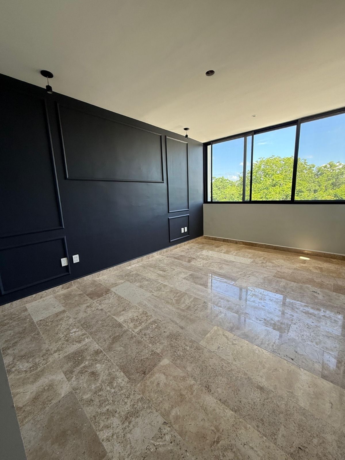 4 of 13: CASA MUESTRA