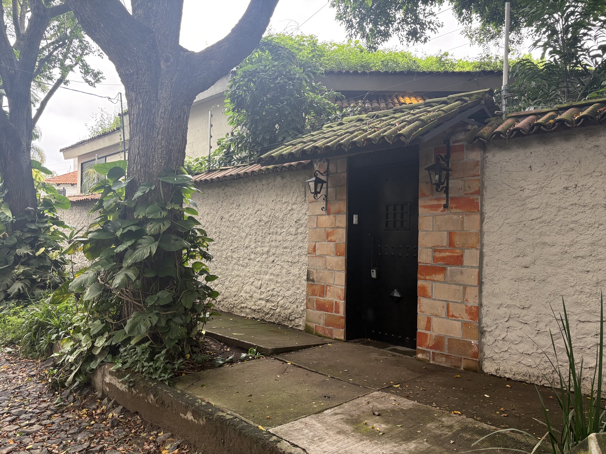 2 of 36: Fachada