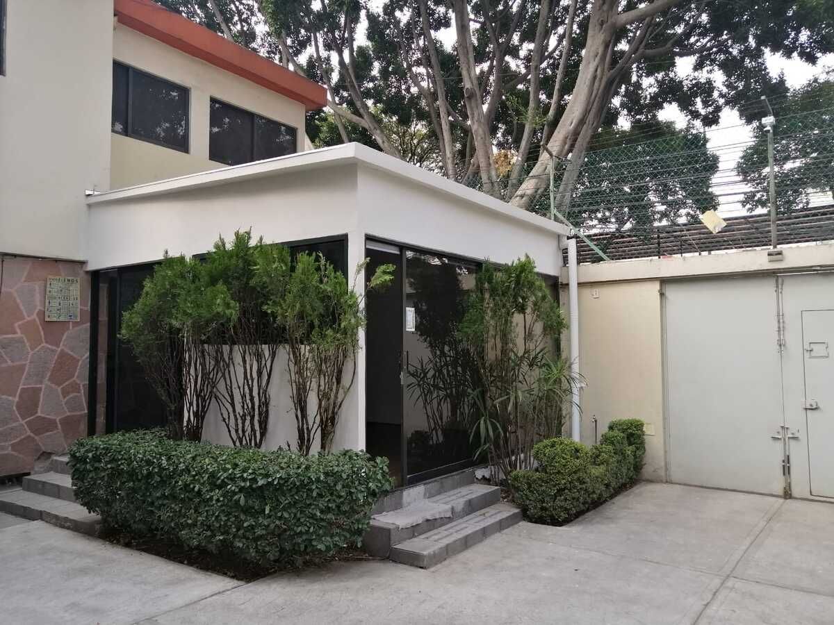 1 of 10: fachada trasera