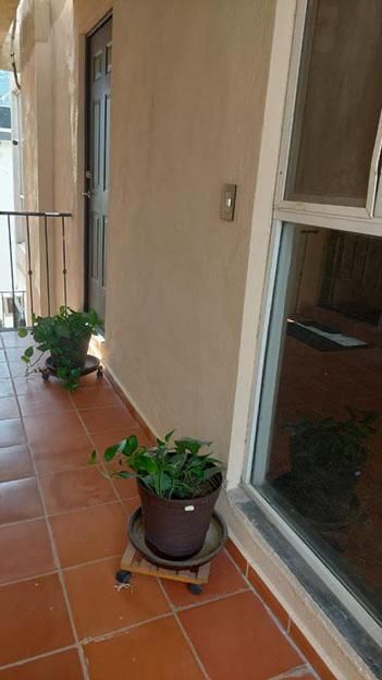 3 of 9: Entrada al departamento