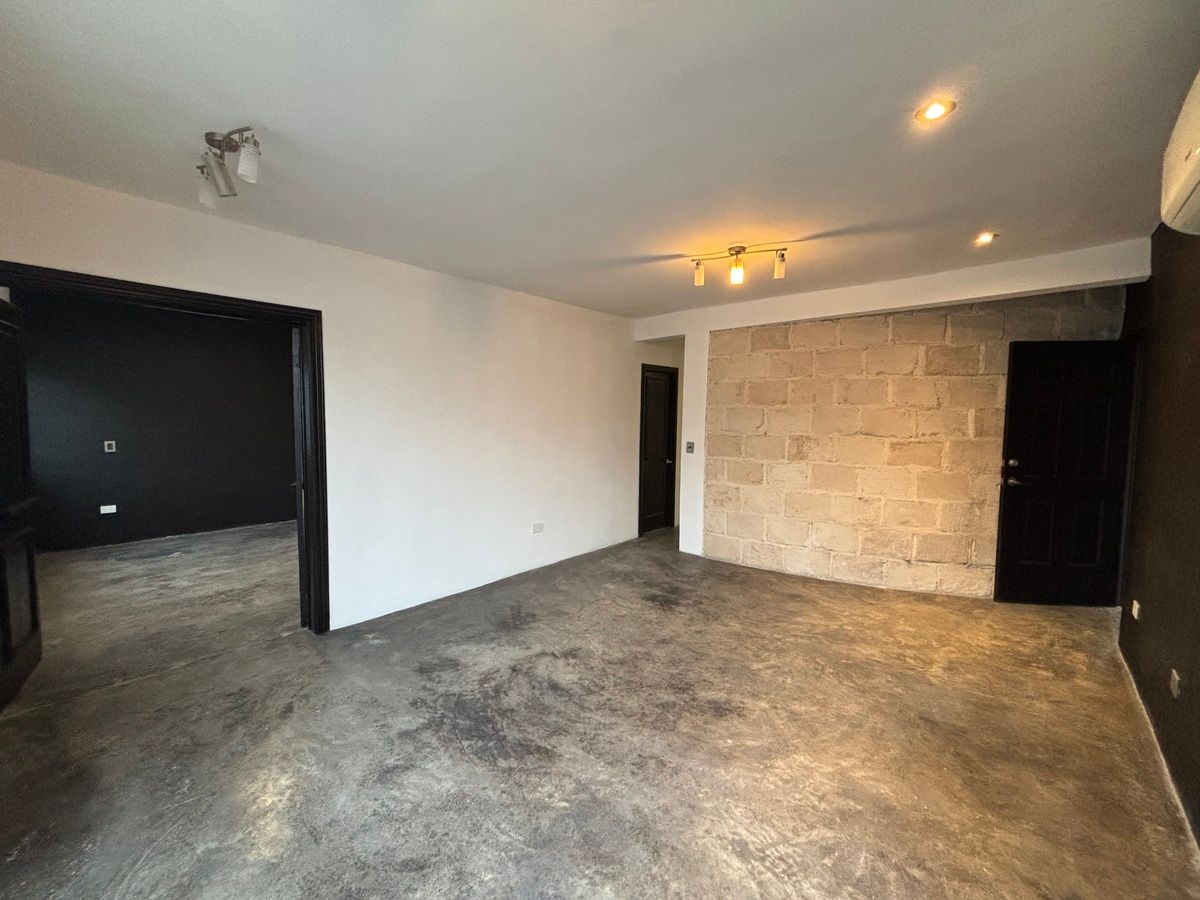 5 de 17: Area social y entrada a recámara principal