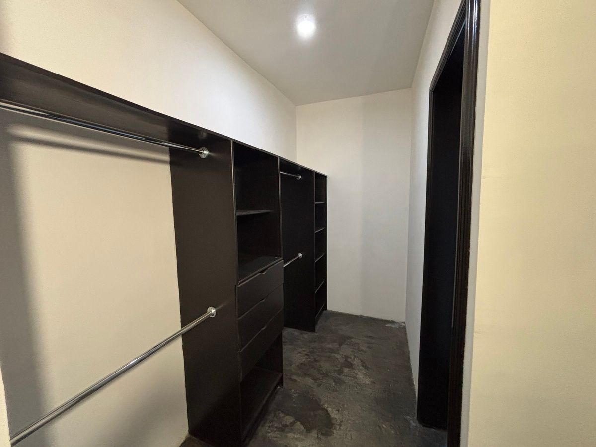 9 de 17: Closet recámara principal