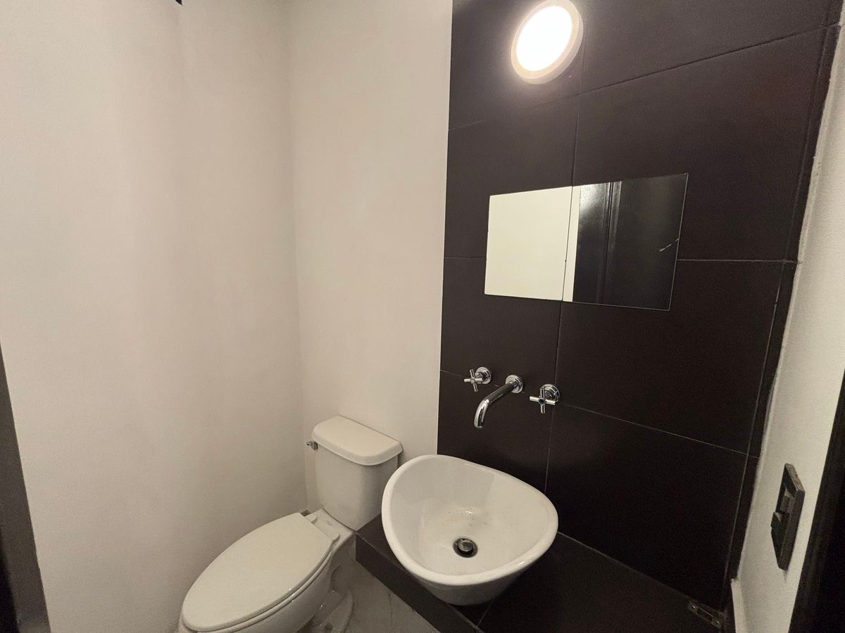 11 de 17: Medio baño