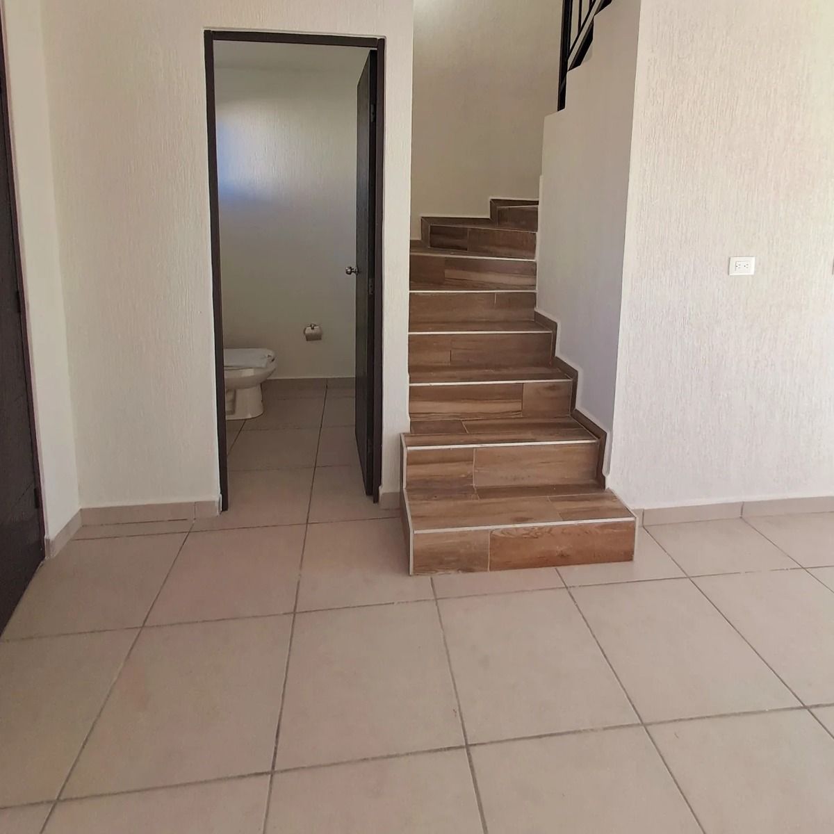 2 of 14: Acceso a segunda planta