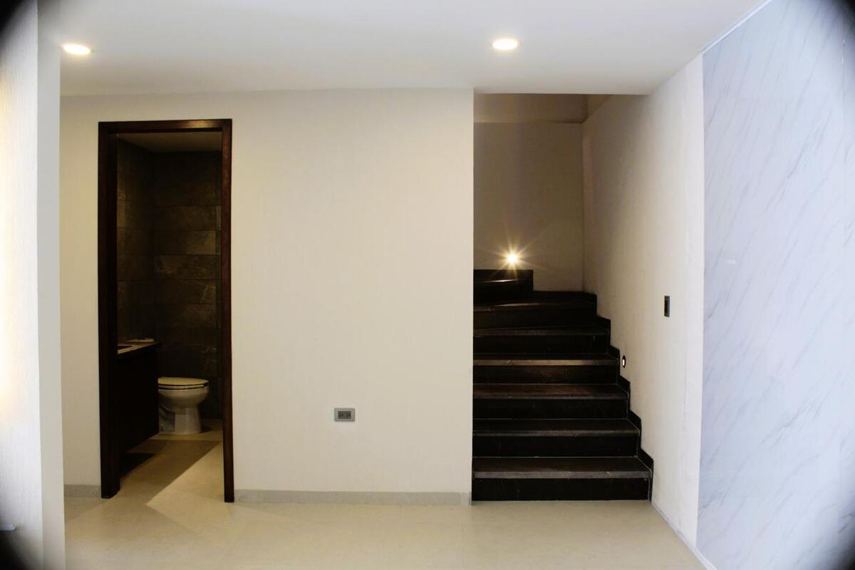 4 of 27: Planta baja escalera