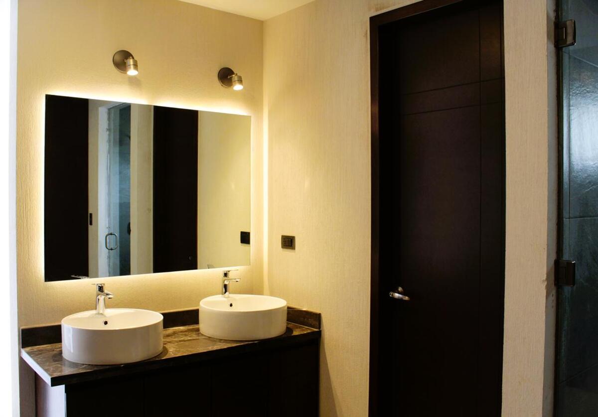 10 of 27: Baño principal