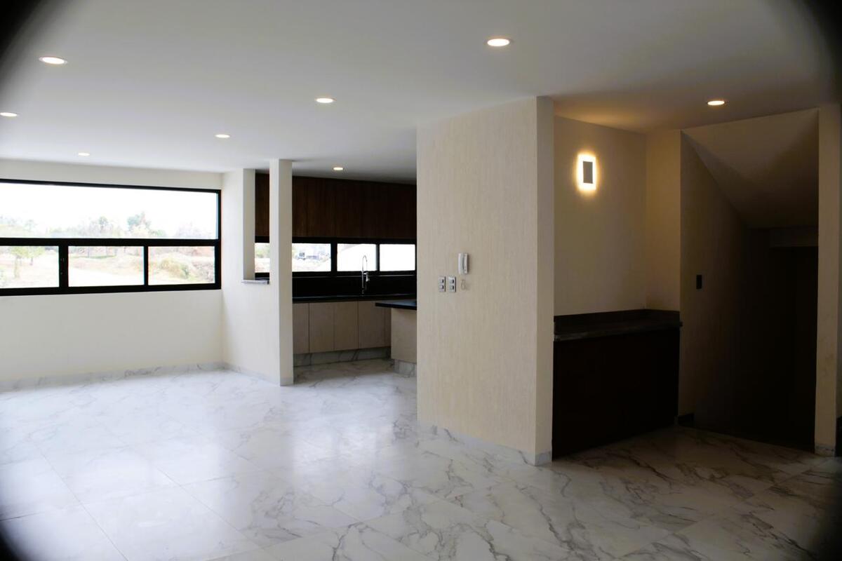 6 of 27: Sala comedor