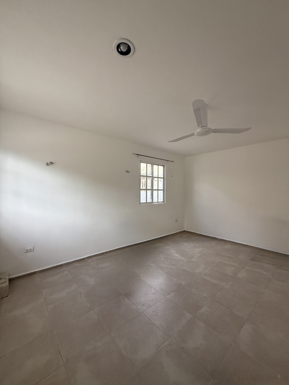 9 de 14: Habitación con ventilador