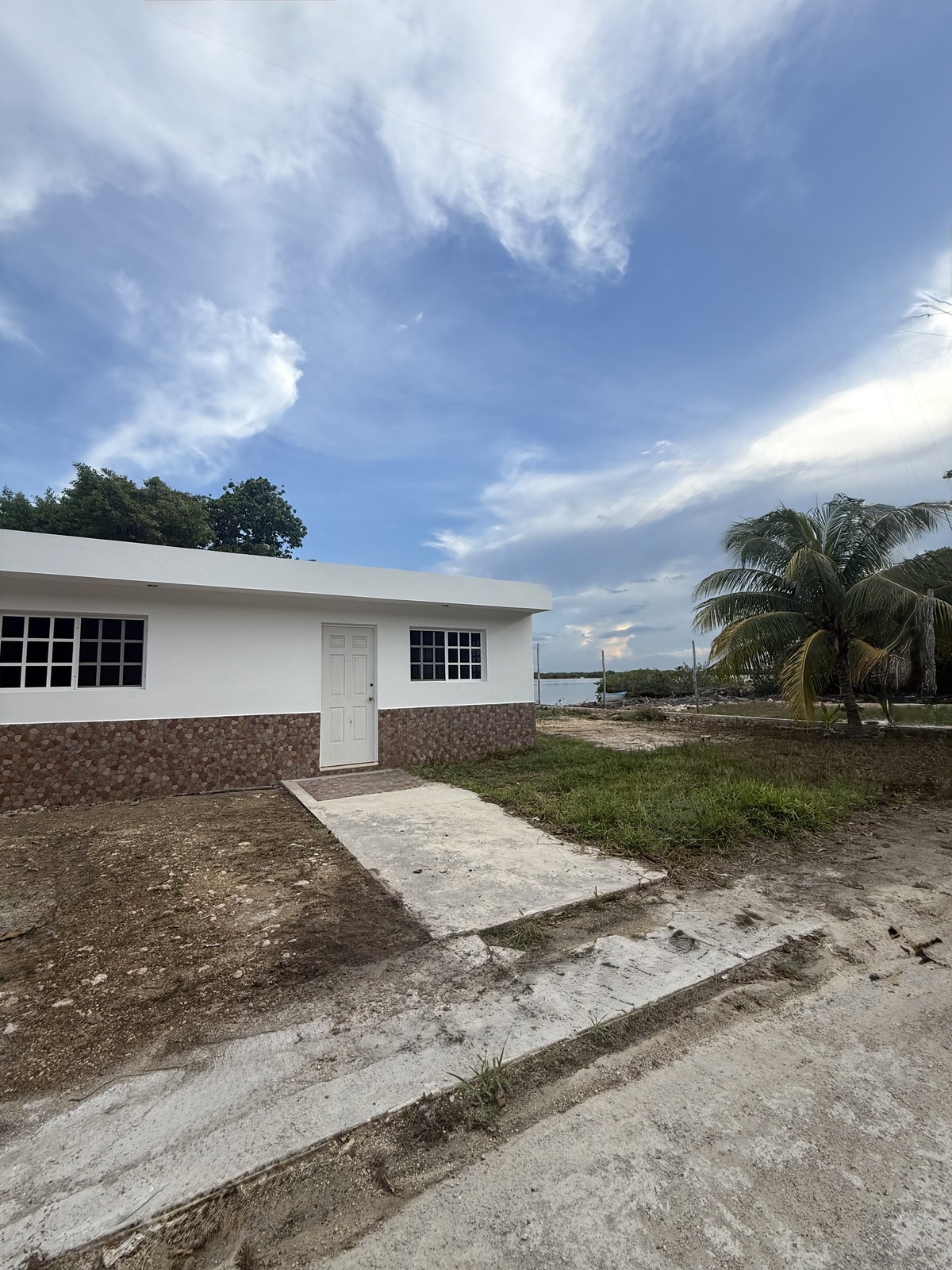 3 de 14: Fachada principal