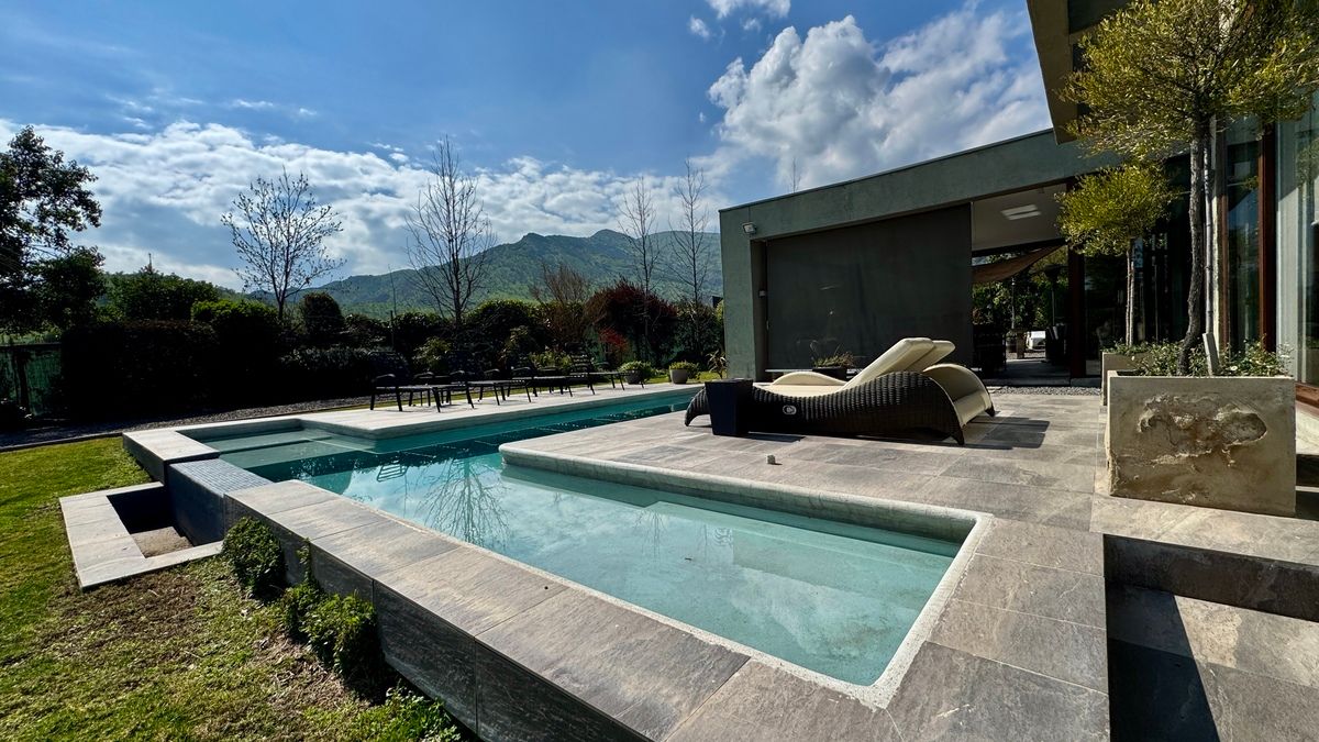 12 de 26: Piscina + solarium