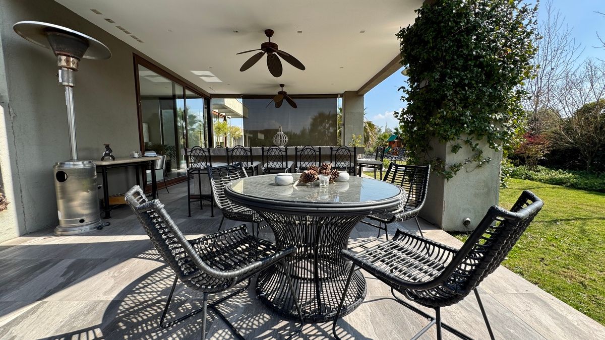 9 de 26: Mini comedor cerca del barbecue