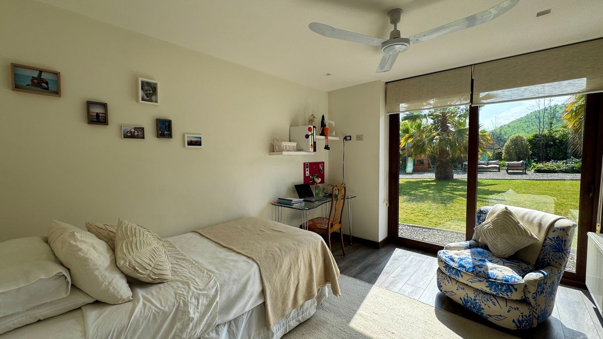 21 de 26: Dormitorio 2