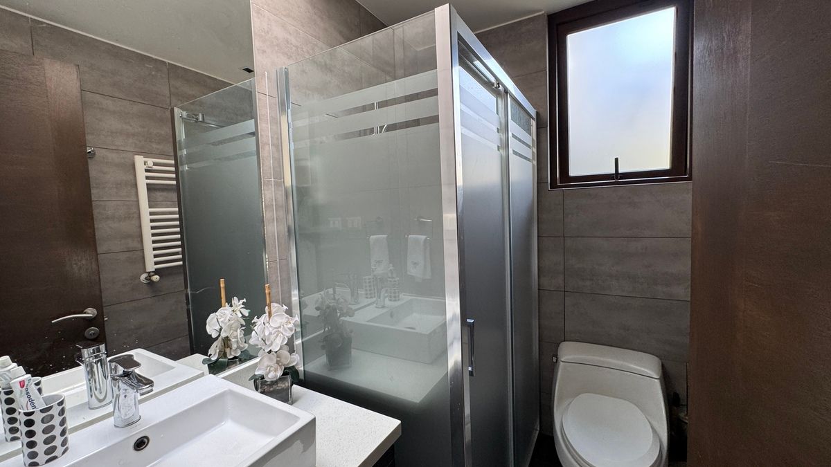 25 de 26: Baño dormitorio 3