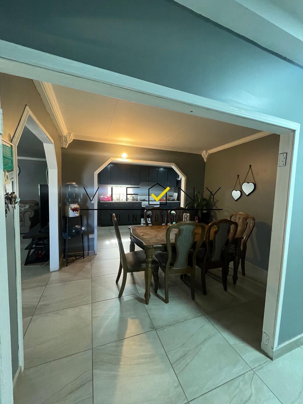 3 de 24: Comedor y al fondo la cocina