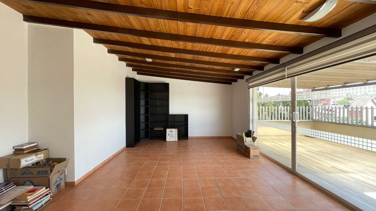 1 de 15: Family  Room o estudio y terraza
