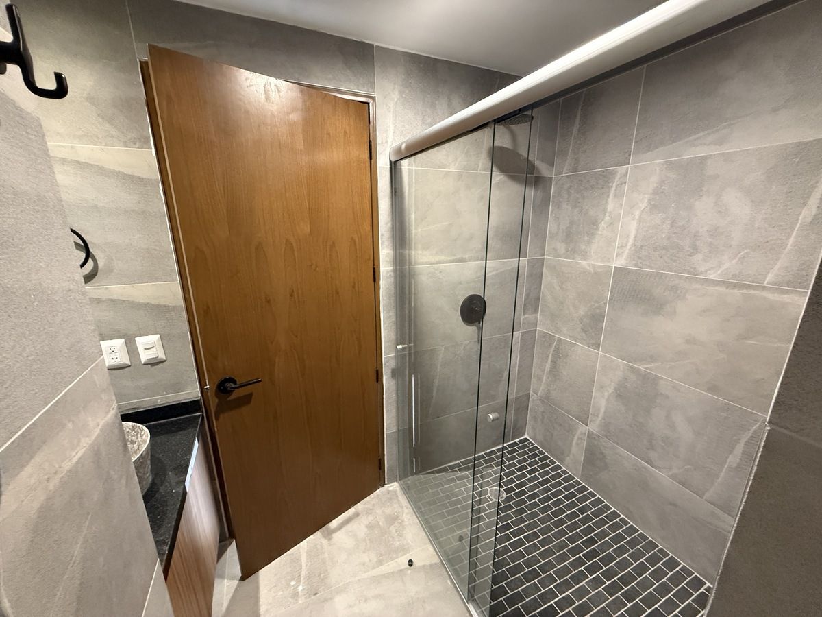 4 de 16: Regadera baño secundario