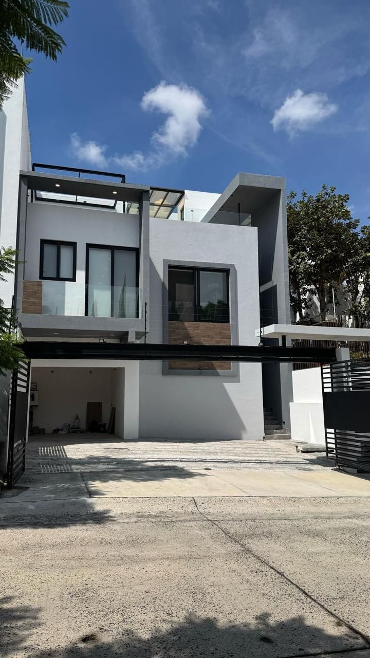 CASA EN VENTA EN BUGAMBILIAS SEGUNDA SECCIÓN - foto 1