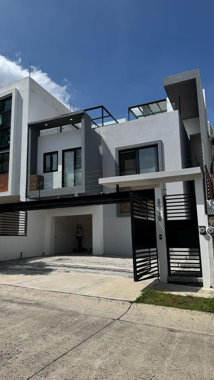 CASA EN VENTA EN BUGAMBILIAS SEGUNDA SECCIÓN - foto 2