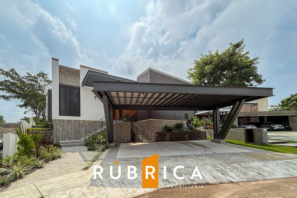 Casa en Venta, en coto Privado Club Altozano, Cuauhtemoc, Colima.