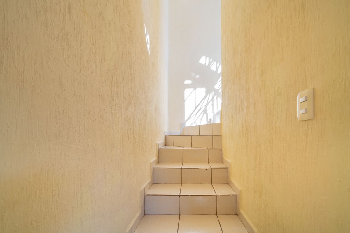7 of 19: Escaleras