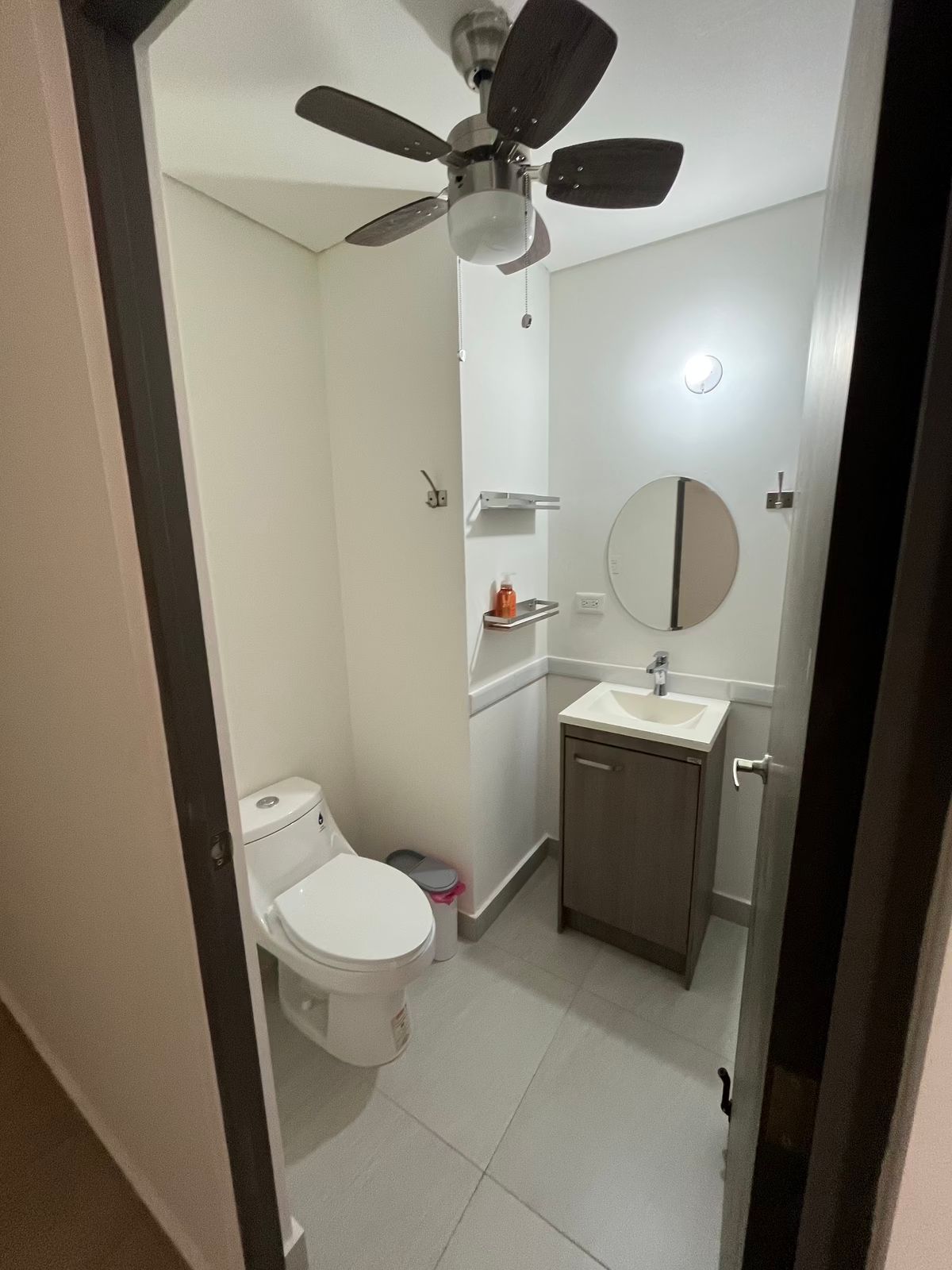 11 de 21: Baño de visitas y recámara secundaria