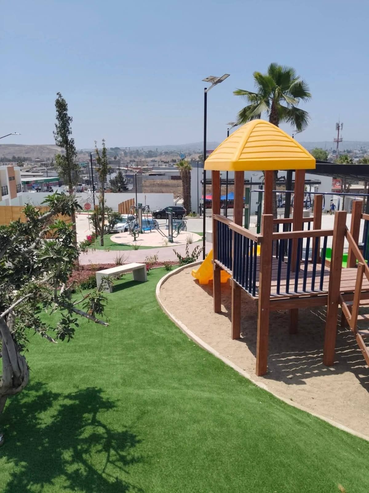 9 of 13: Juegos infantiles