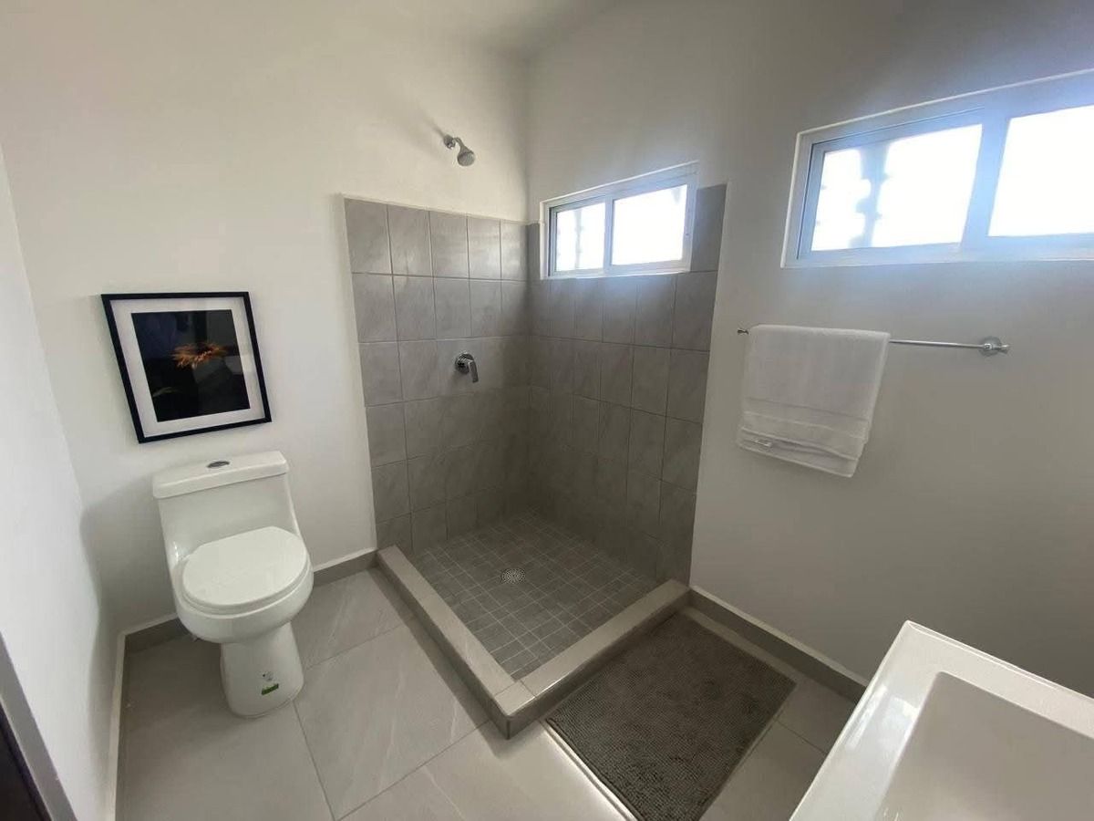 13 of 13: Baño completo