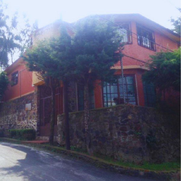 1 of 8: Fachada 1