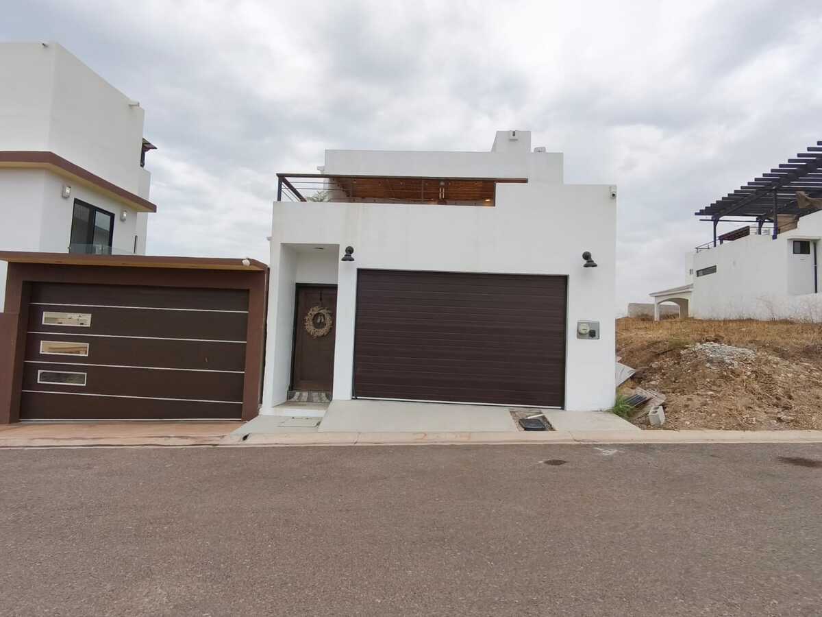 1 of 51: frente de la casa
