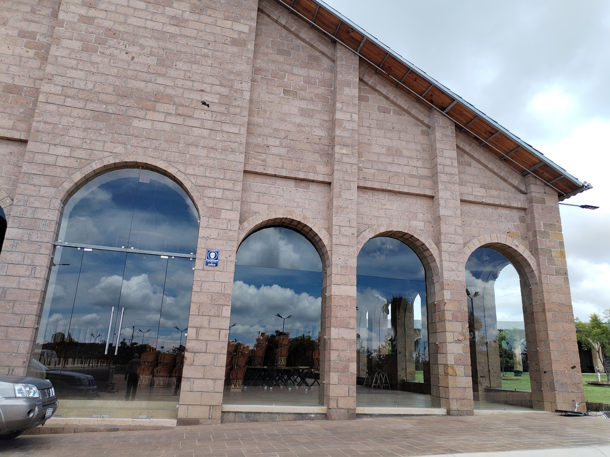 20 of 22: salón de fiestas capacidad 1600 personas