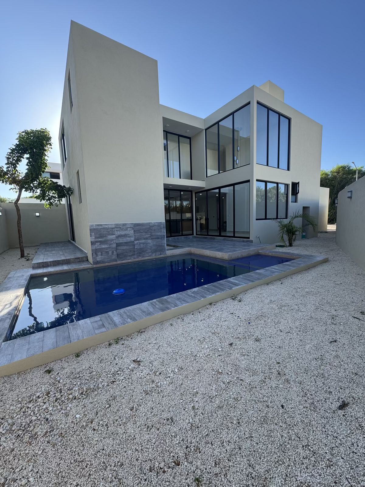 2 of 50: Piscina