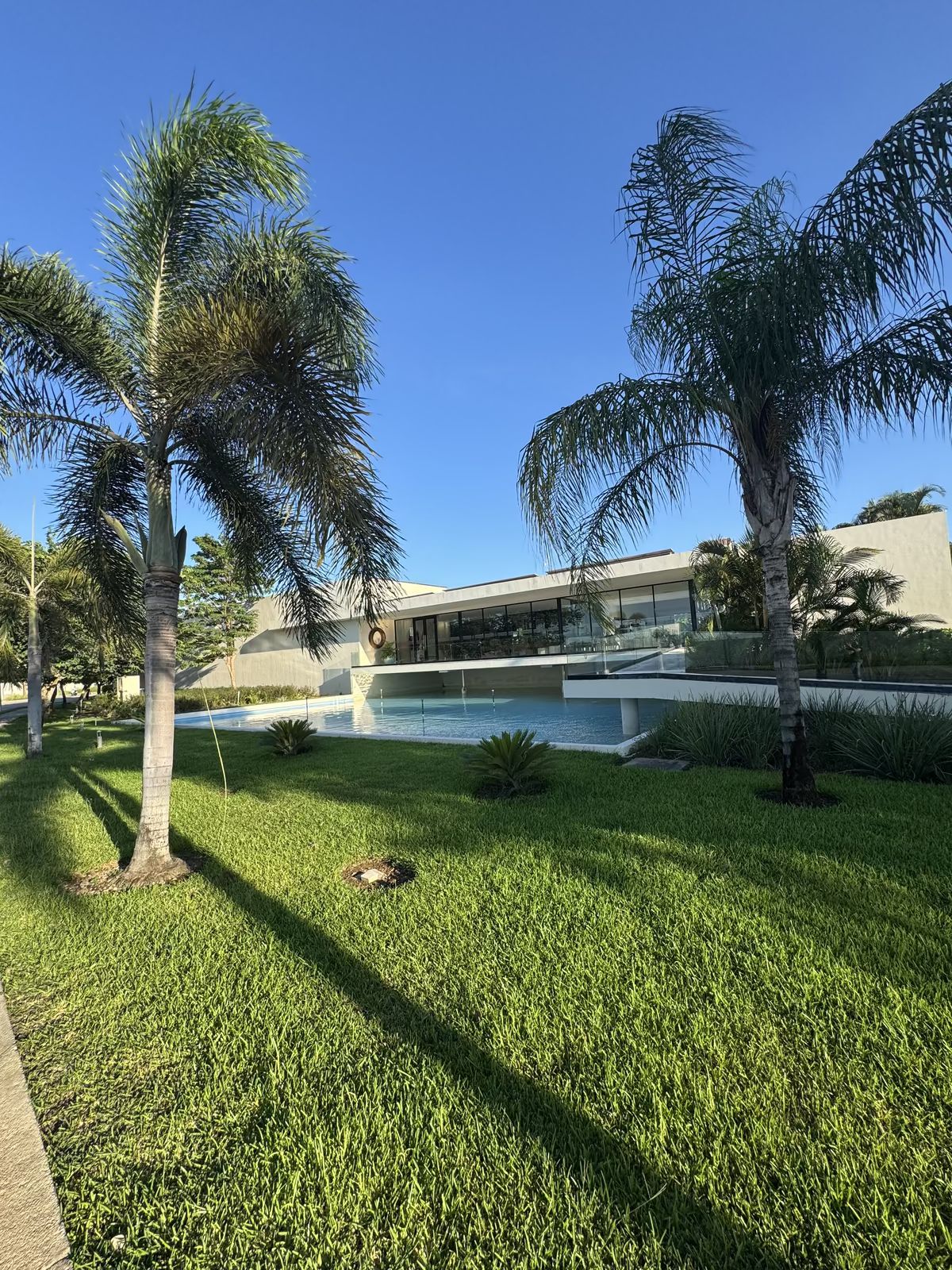 4 of 50: Casa club Soluna
