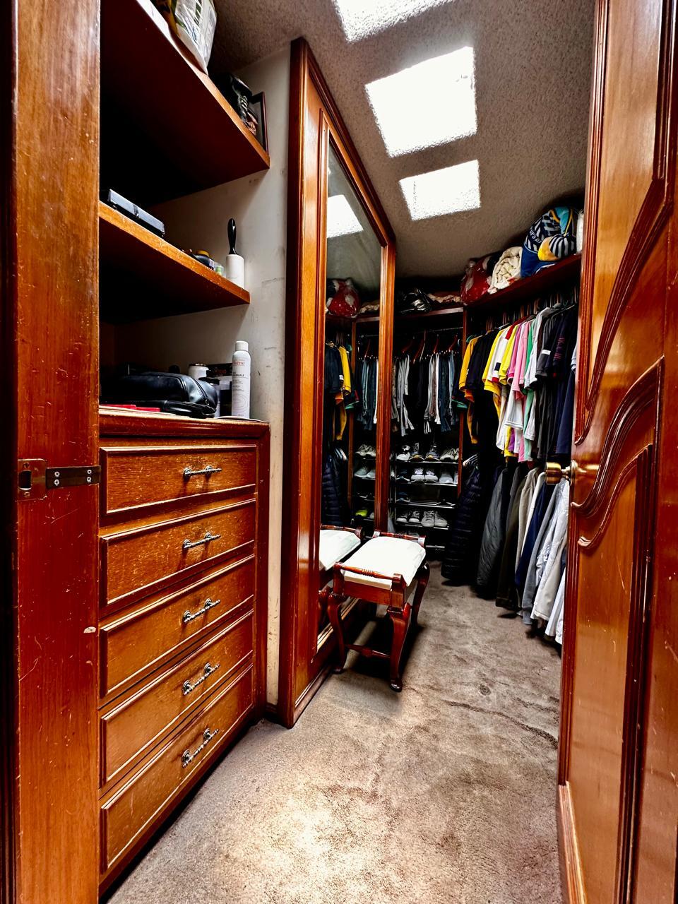 25 de 41: closet, vestidor recámara principal