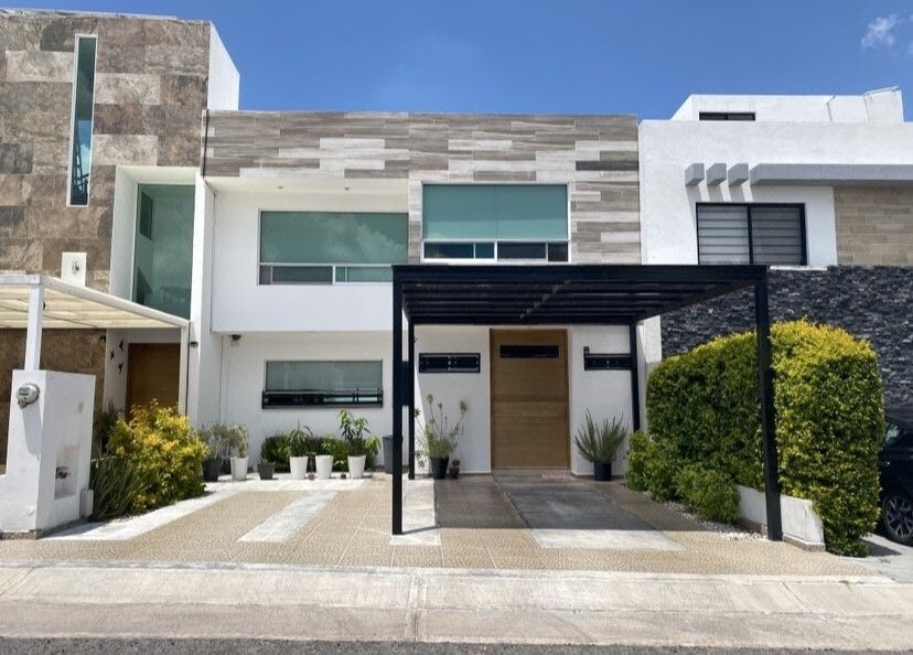 Casa en Venta, Grand Juriquilla, Queretaro. 3 recamaras con baño propio y jardin