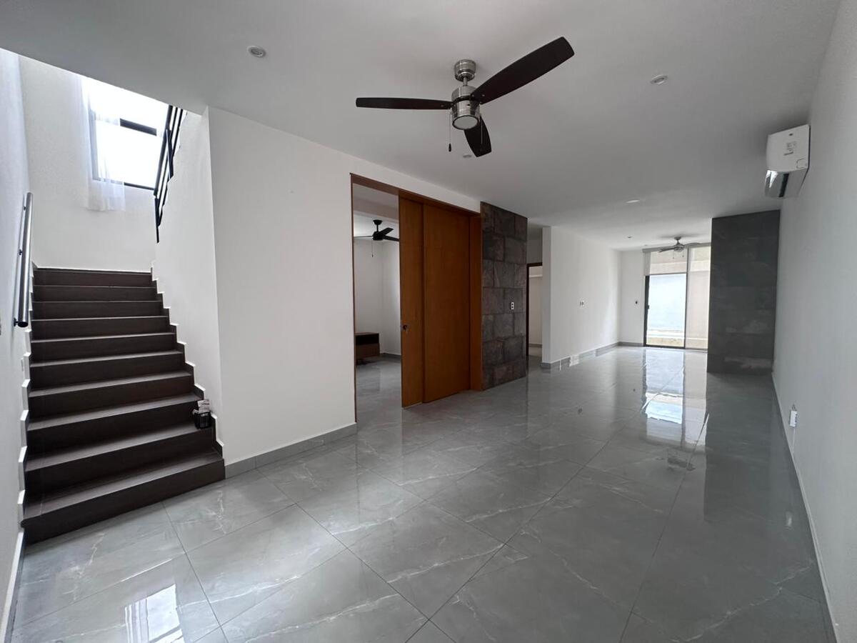 3 of 21: Sala/ Comedor / cocina corridos