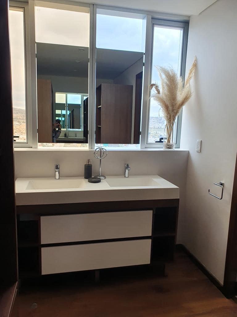 8 de 9: Baño de recámara principal