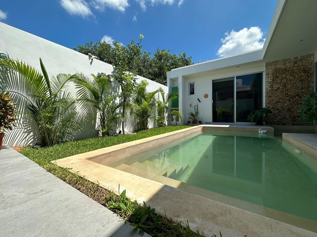 CASA EN VENTA DE 2 RECÁMARAS CON PISCINA EN CONKAL