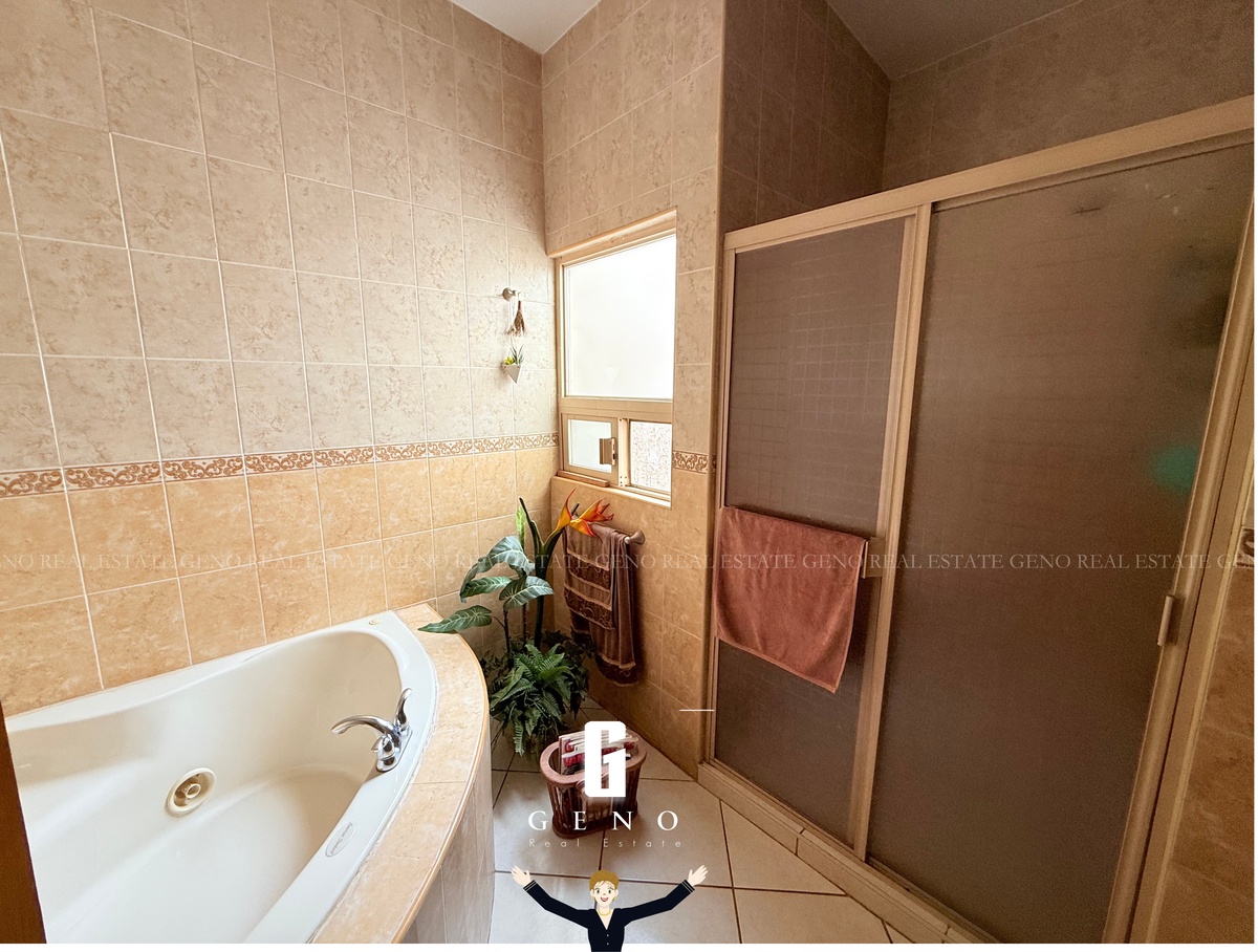 4 of 16: baño principal