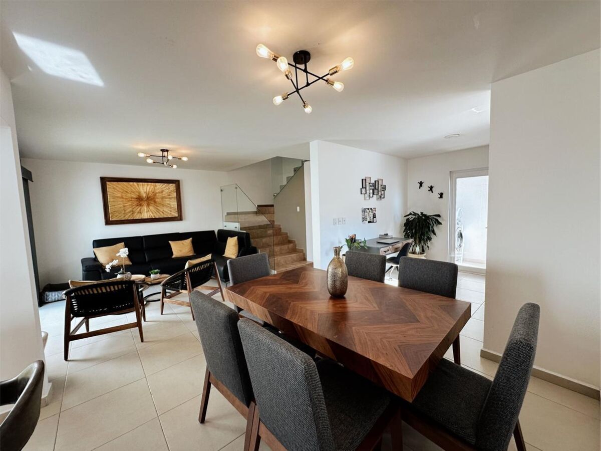 Casa en VENTA para Inversión en Pedregal de Schoenstatt con Roof Garden