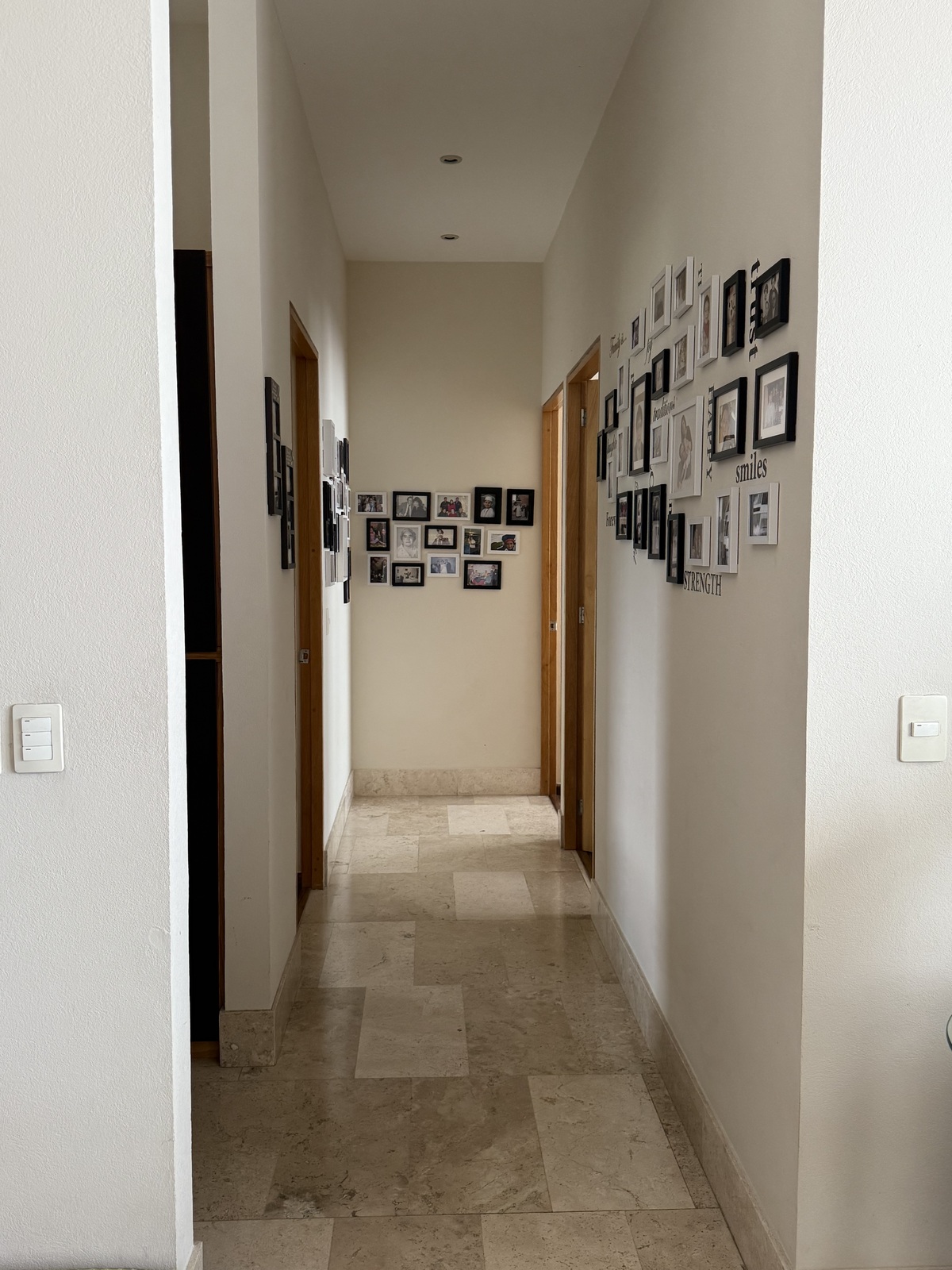 5 de 41: Pasillo que conduce a las habitaciones
