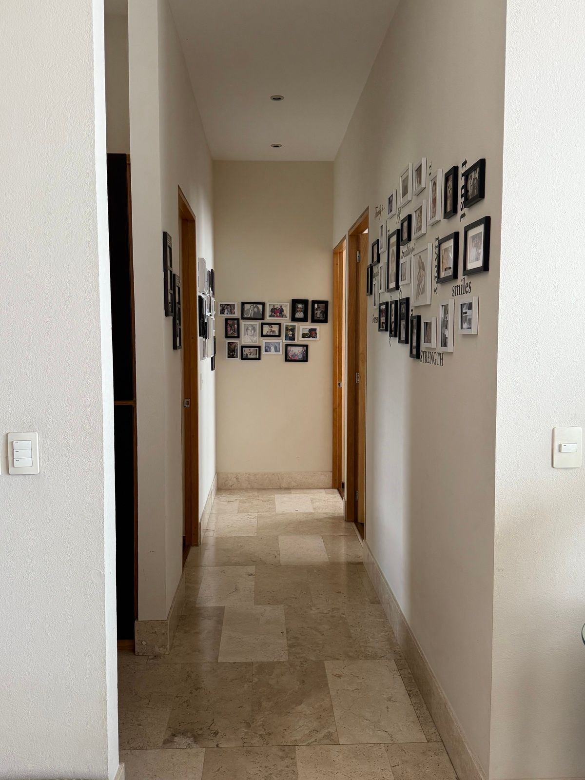 6 de 41: Pasillo que conduce a las habitaciones