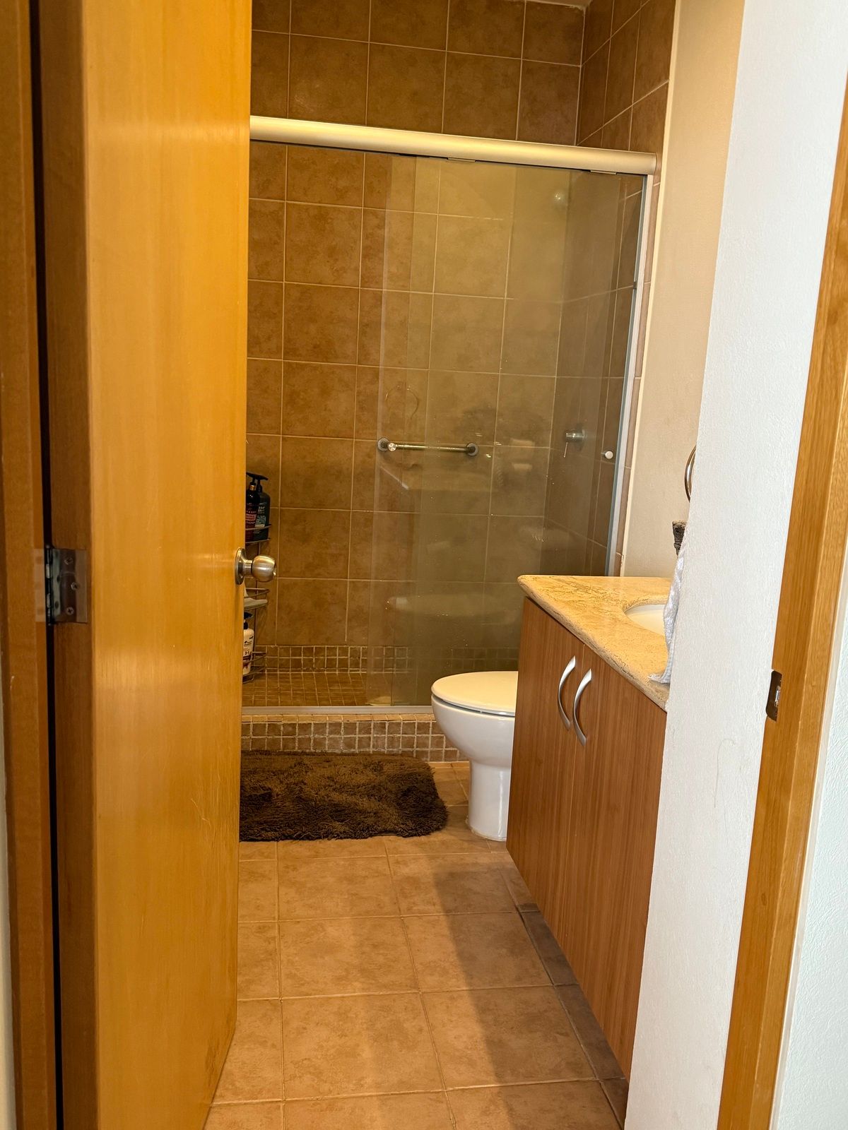 11 de 41: Baño completo de las recámaras secundarias