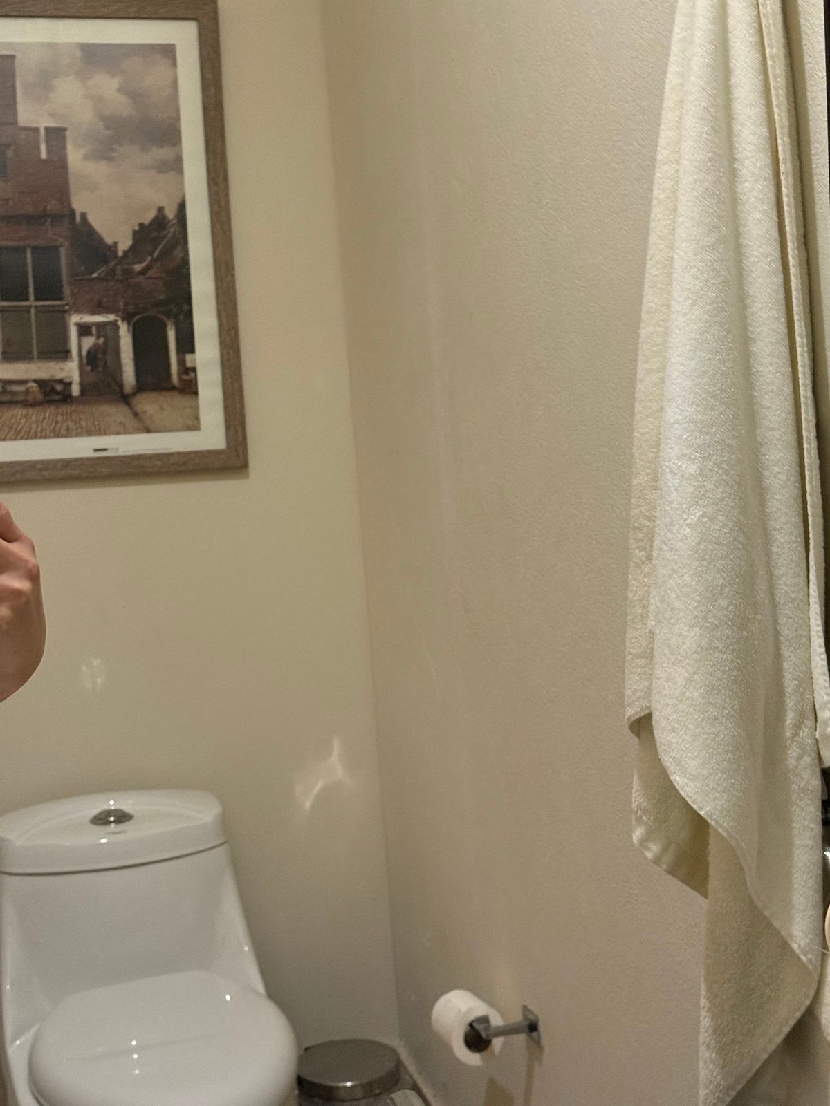 5 de 41: Medio baño de visitas