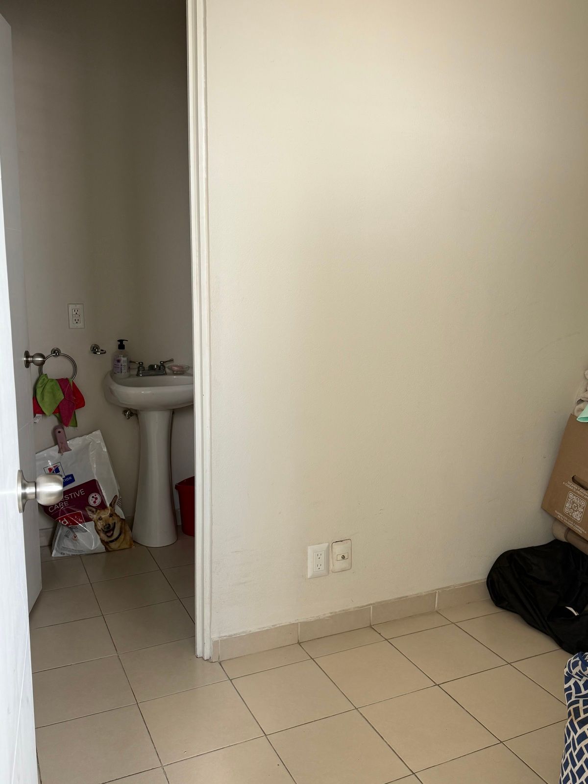 19 de 41: Cuarto de servicio con baño