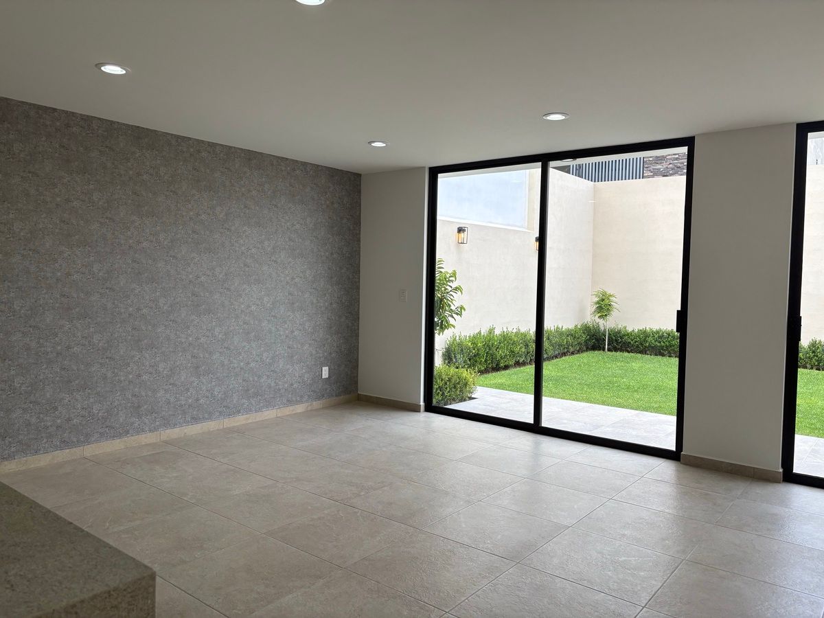 9 of 27: Sala comedor