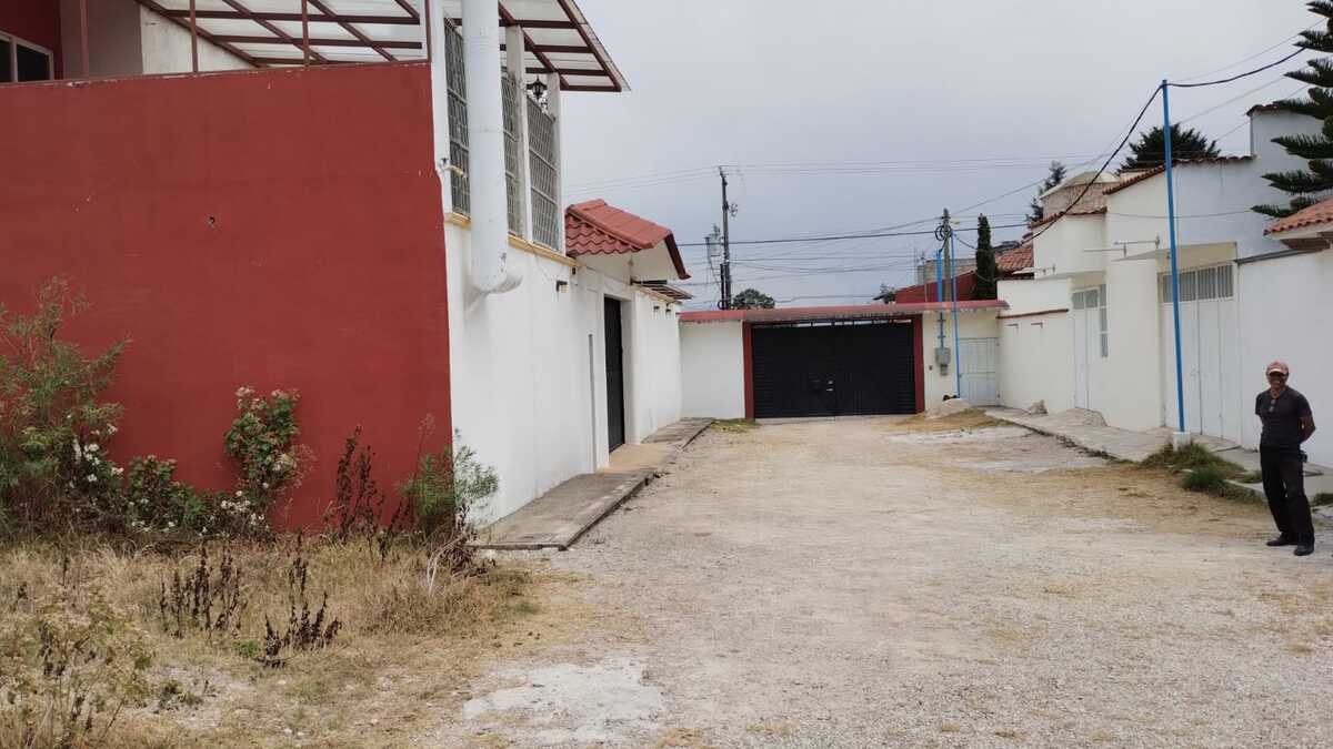 2 de 4: privada con acceso con porton