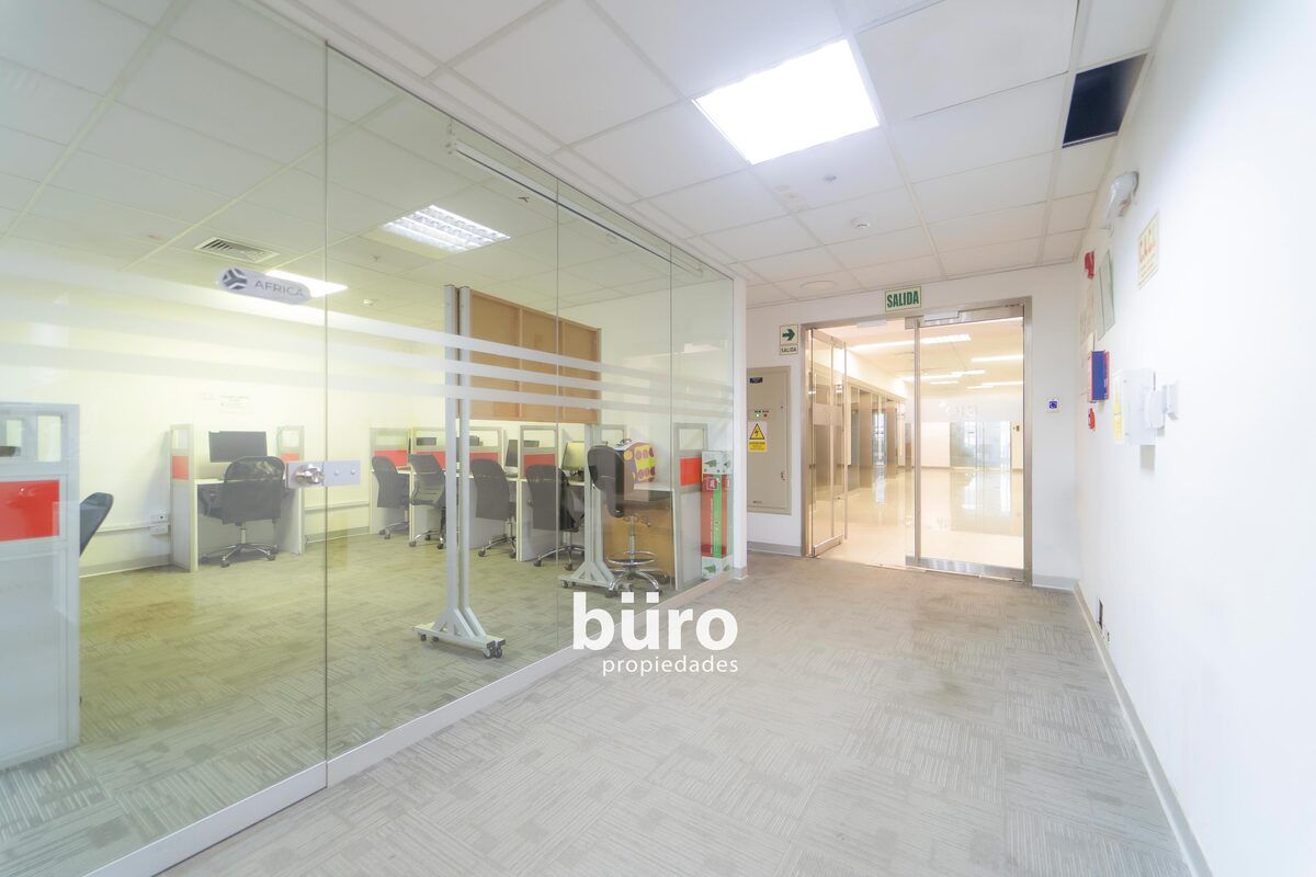 4 de 21: Oficina interna cerrada gerencial