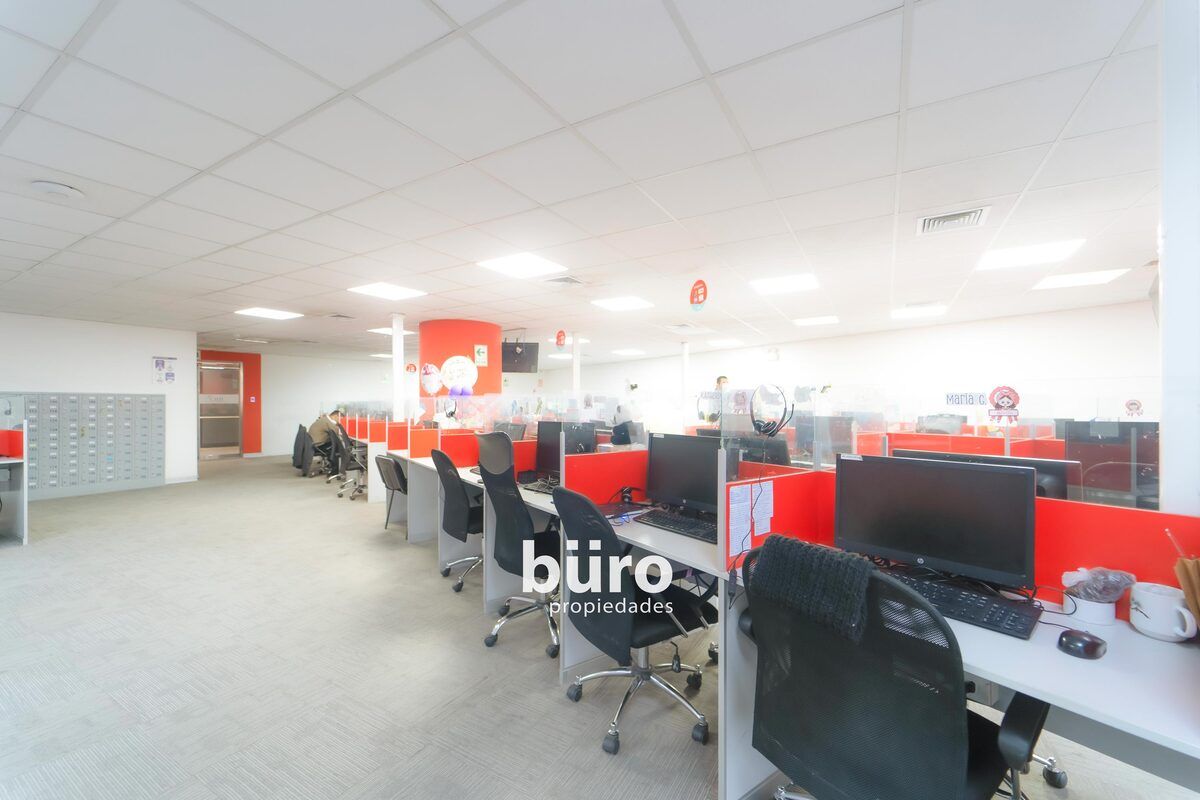 2 de 21: Amplia oficina