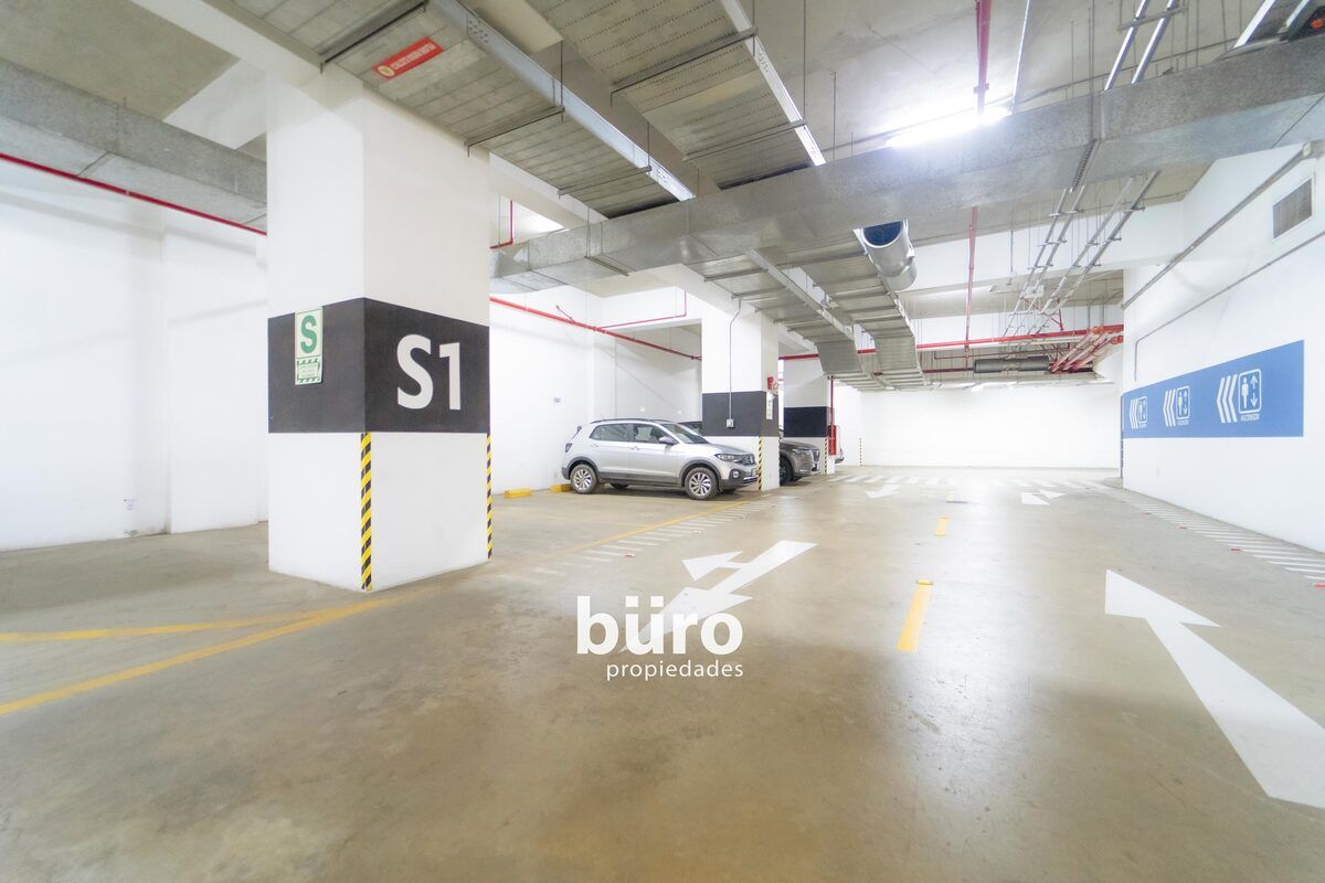 14 de 21: Estacionamiento